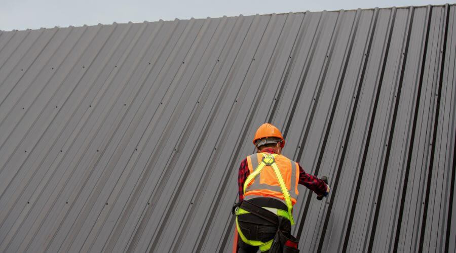 Professional metal roof installation services in Delhi, LA